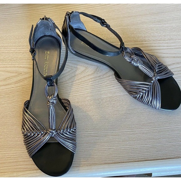 Enzo Angiolini Womens 8.5 "Notice Me" Pewter and Black T Strap Sandals